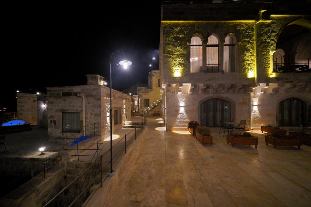 Secret Hill Cave Suites